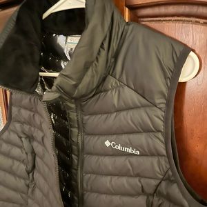 NWT Columbia women’s long vest. Omni-heat. Fleece collar.